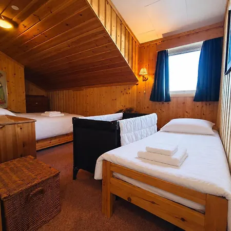 Spacious And In Ustaoset * Holo
